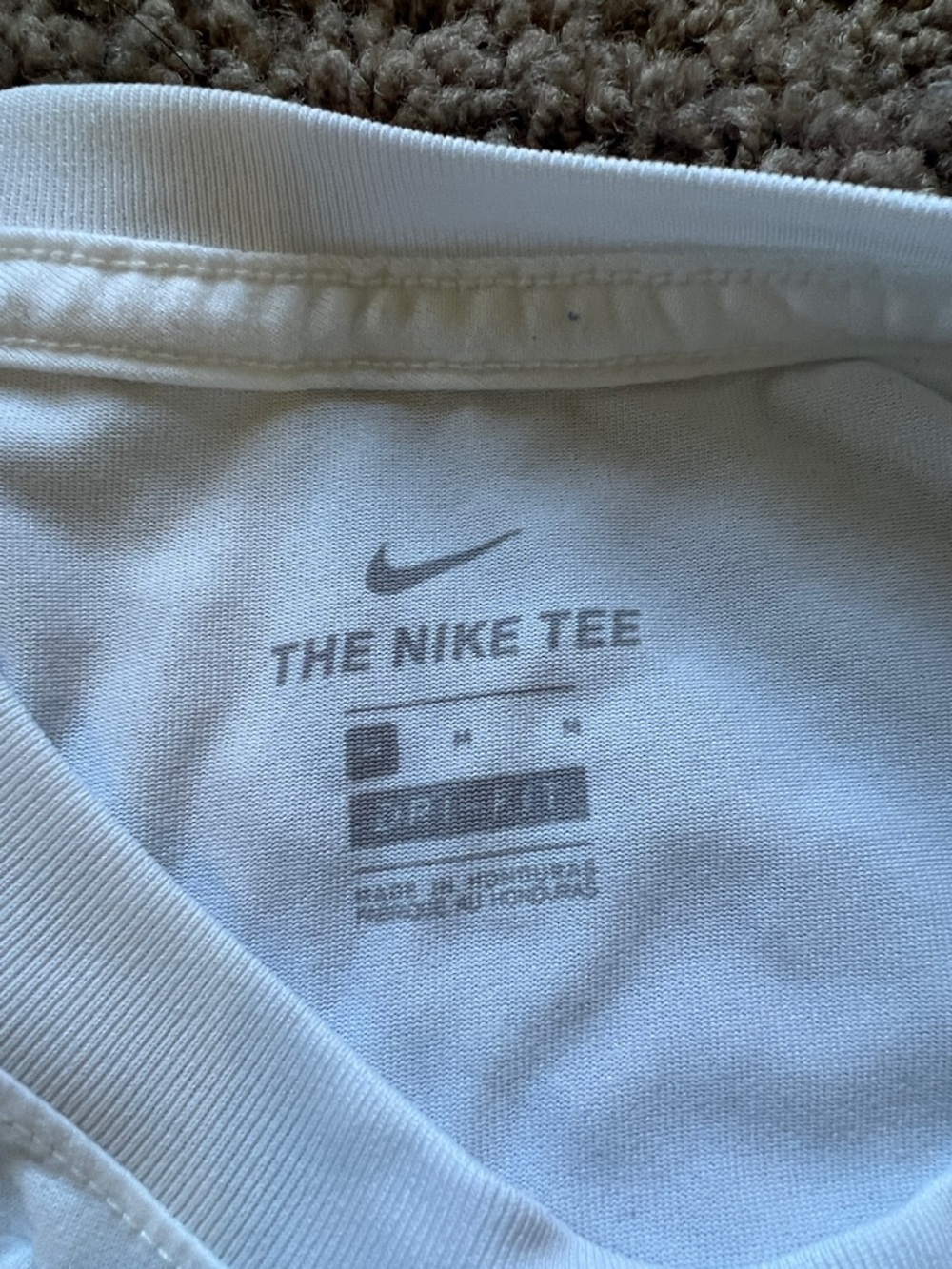 Women’s medium Dri-fit Nike White Short Sleeve Tee - Picture 4 of 5